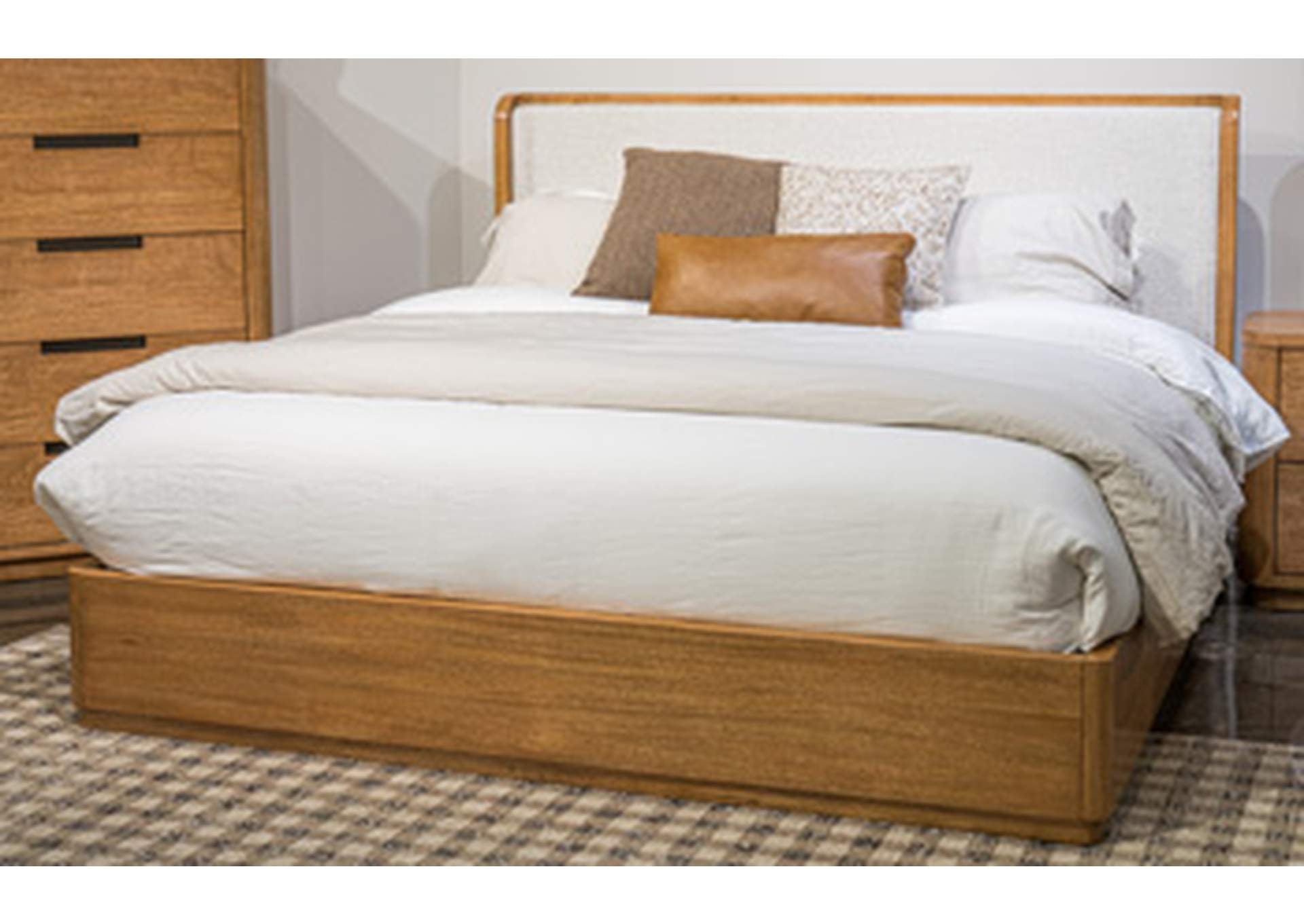 Pamaria Queen Upholstered Bed