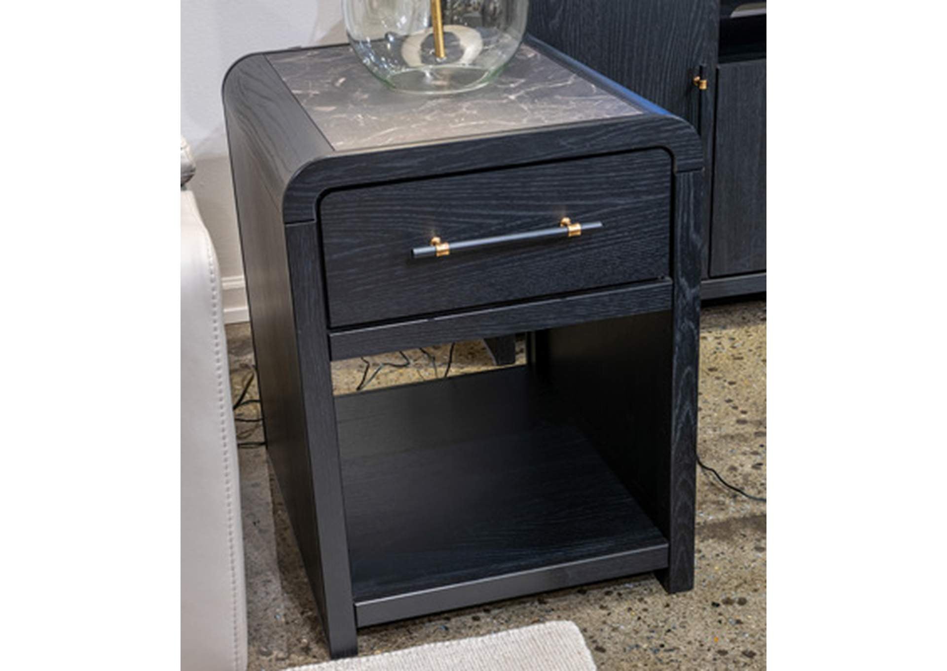 Clanden End Table