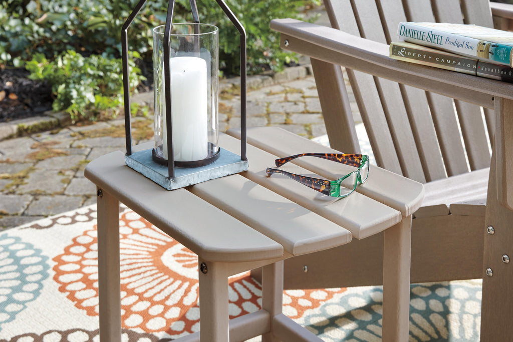 Sundown Treasure End Table in Driftwood, detail view