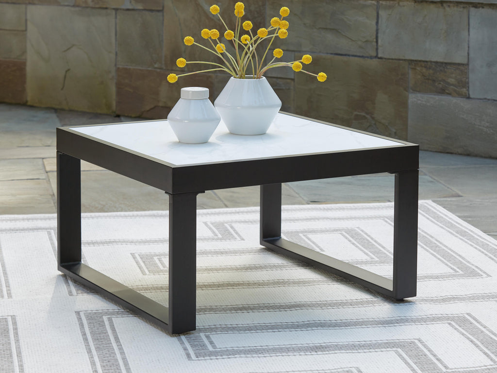 Beachloft Outdoor Coffee Table in Black/Gray, lifestyle view