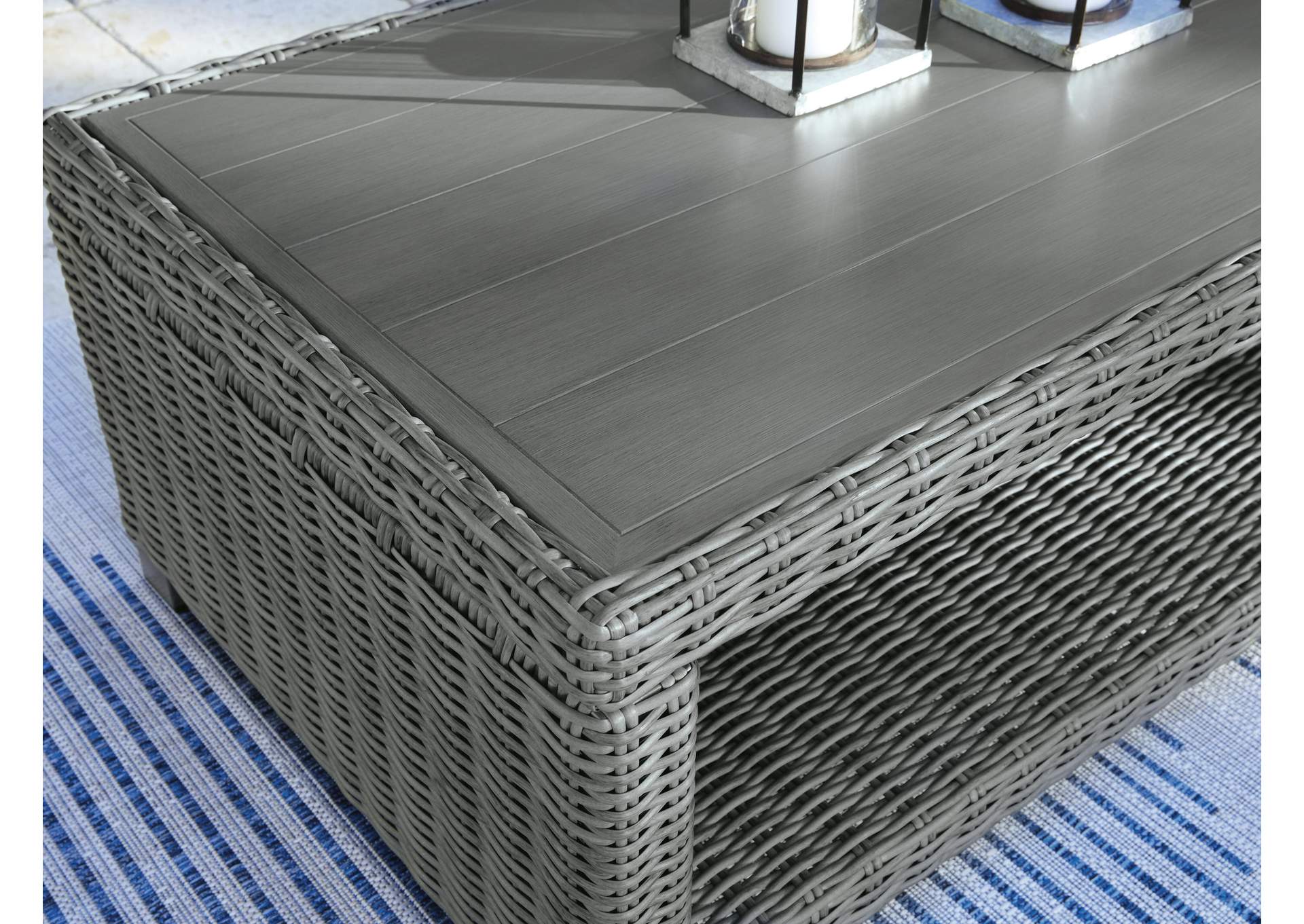 Elite Park Outdoor Coffee Table with 2 End Tables detail