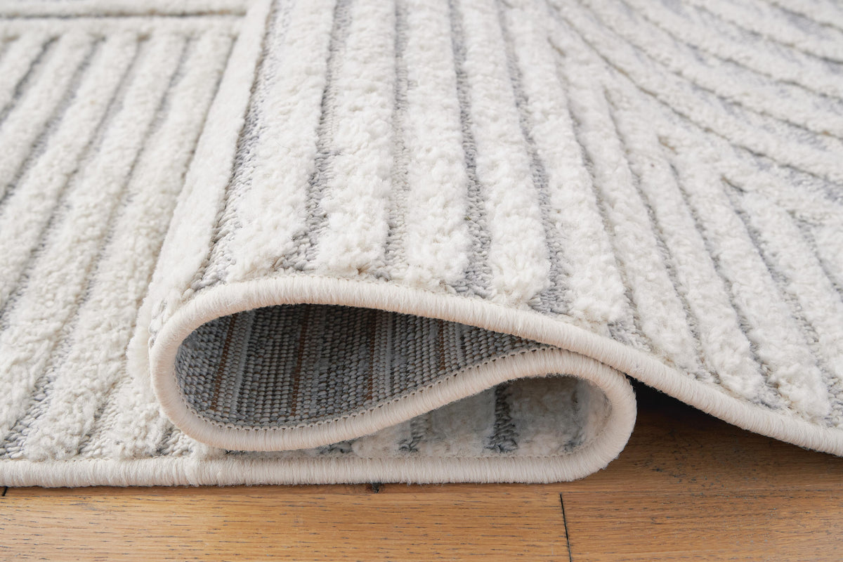 Lambworth 5'3" x 7' Rug in Gray/Cream, detail view