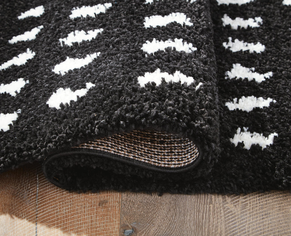 Minston 5' x 7' Rug in Black/White, detail view