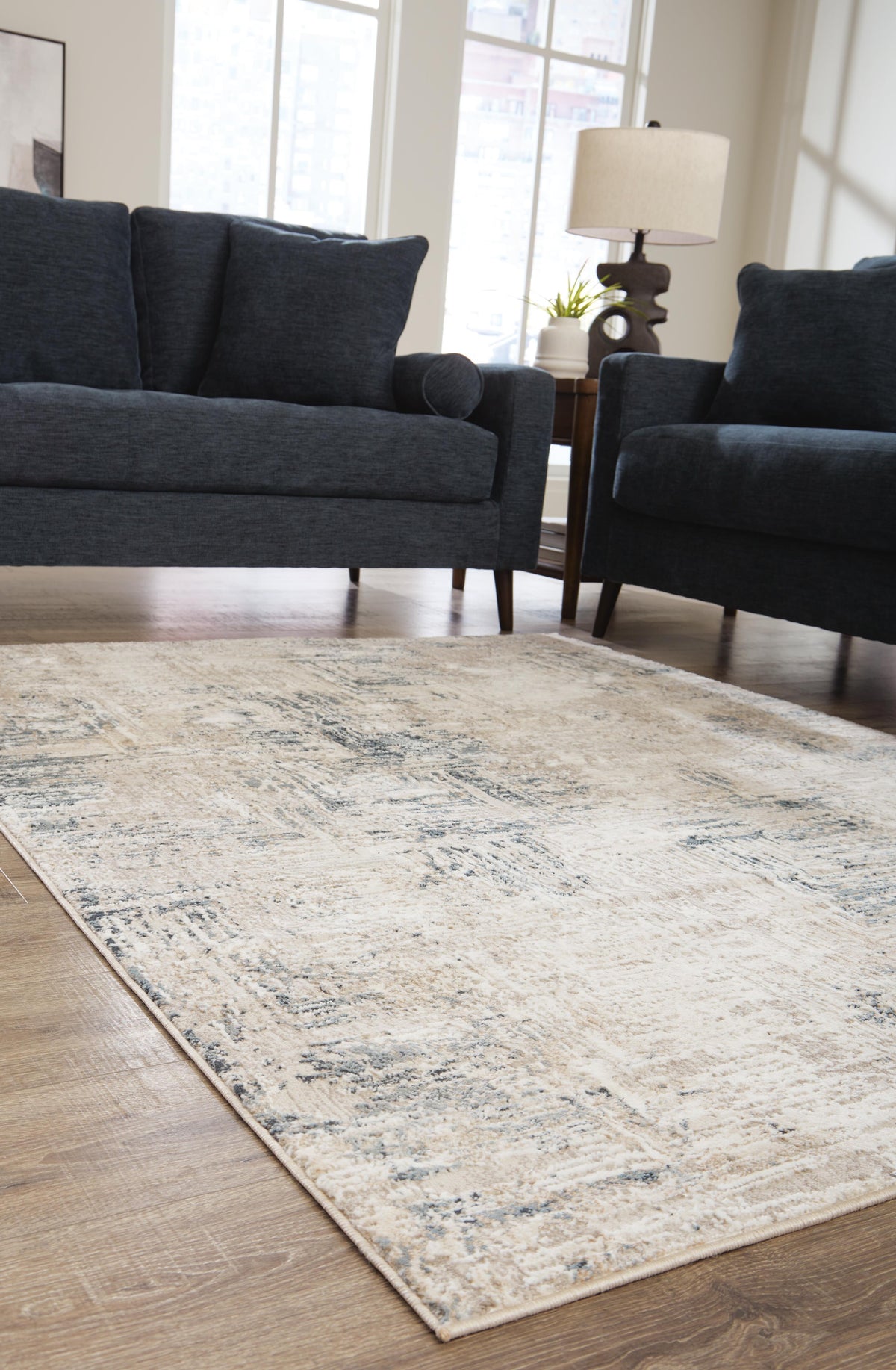 Gentor 5' x 7' Rug in Blue/Ivory, detail view