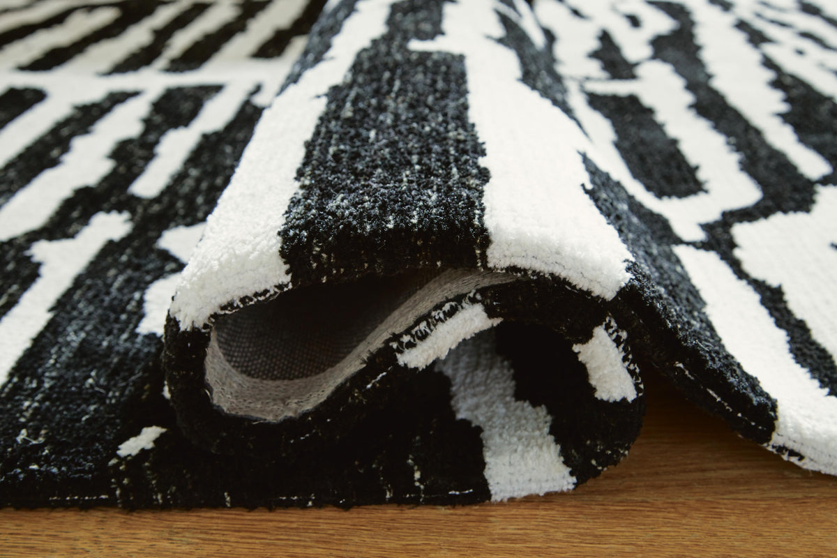 Bramshaw 5' x 7' Rug in Black/Ivory, detail view