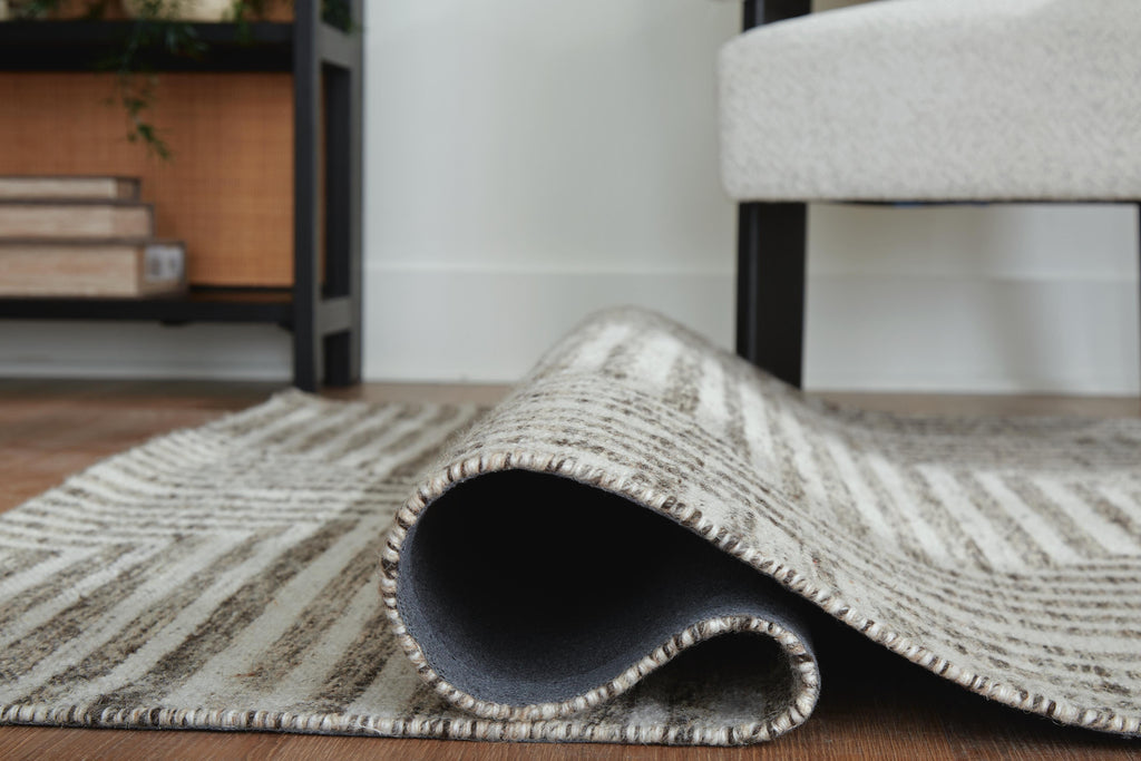 Jossen 5' x 7' Rug in Ivory/Gray, detail view