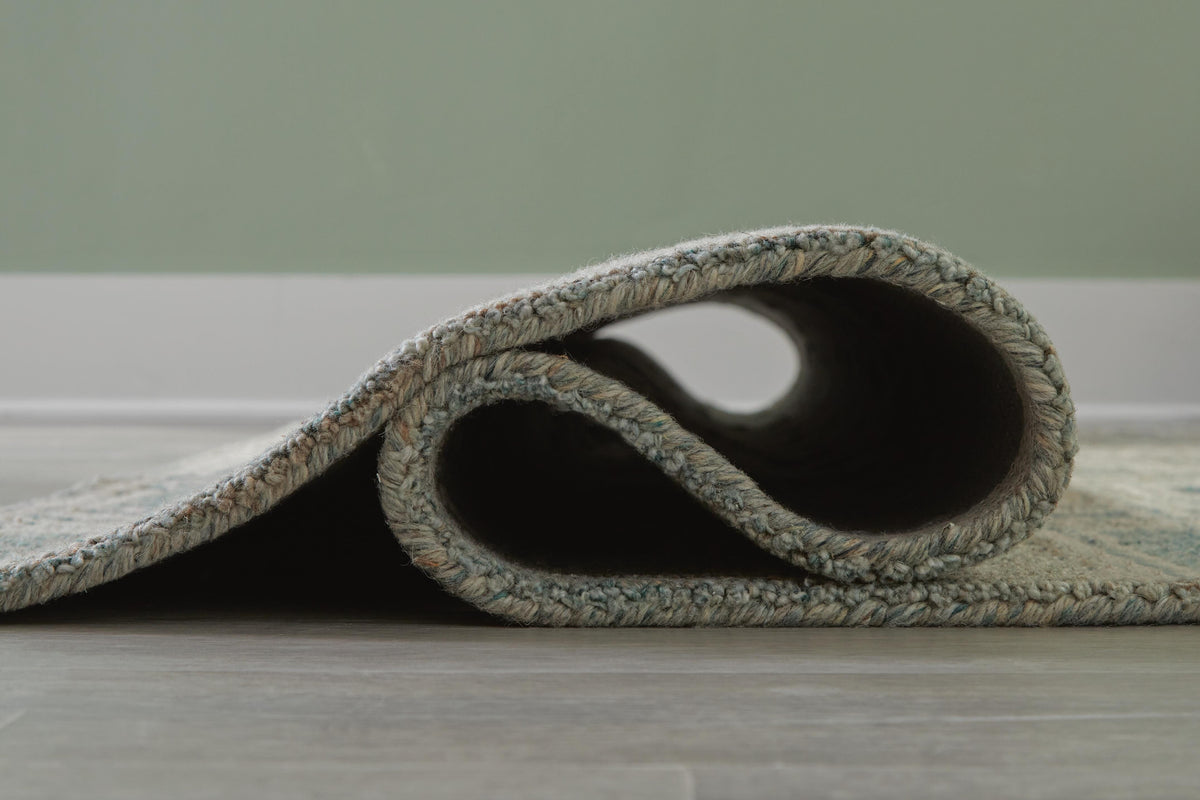 Jossland 5' x 7' Rug in Green/Ivory, detail view