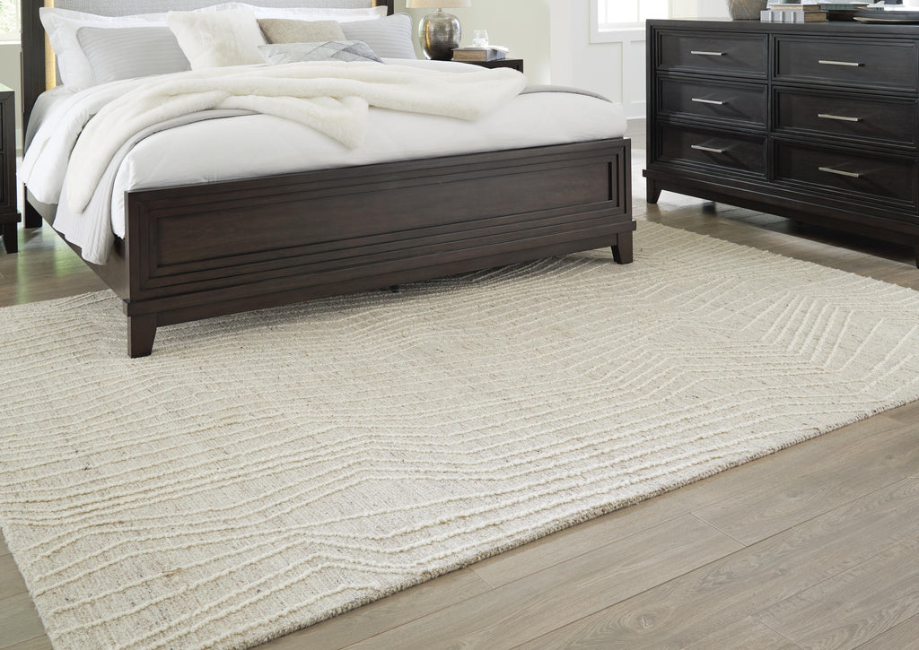 Varahill 8' x 10' Rug in Gray/Ivory, alternate view 3