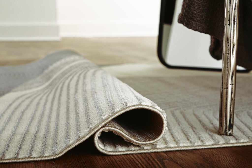Winderburg 5' x 7' Rug in Gray/Ivory, detail view
