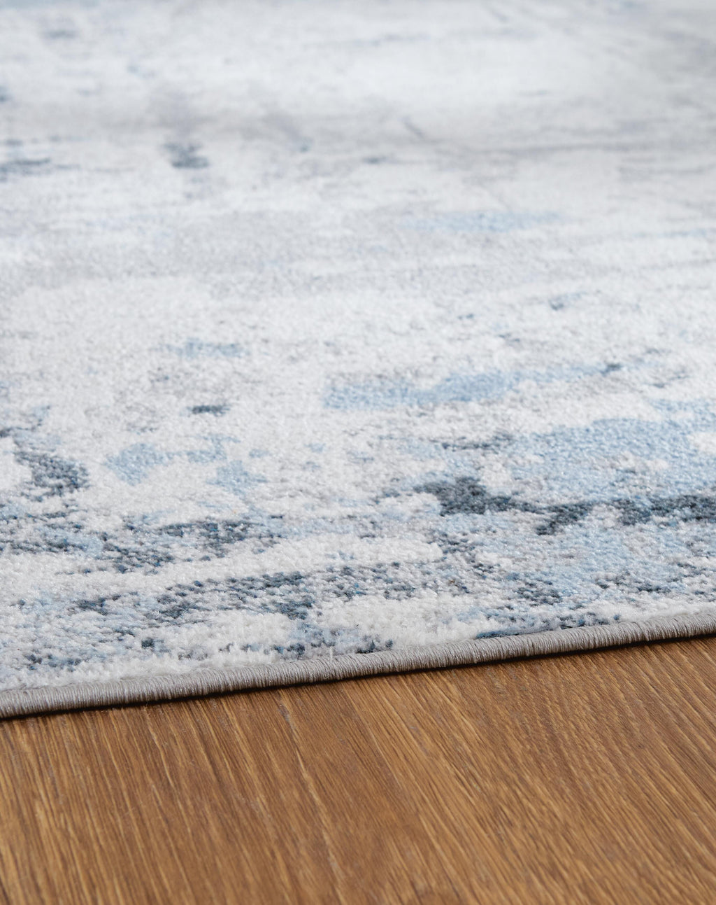 Emertonly 5' x 7' Washable Rug in Blue/White/Gray, detail view