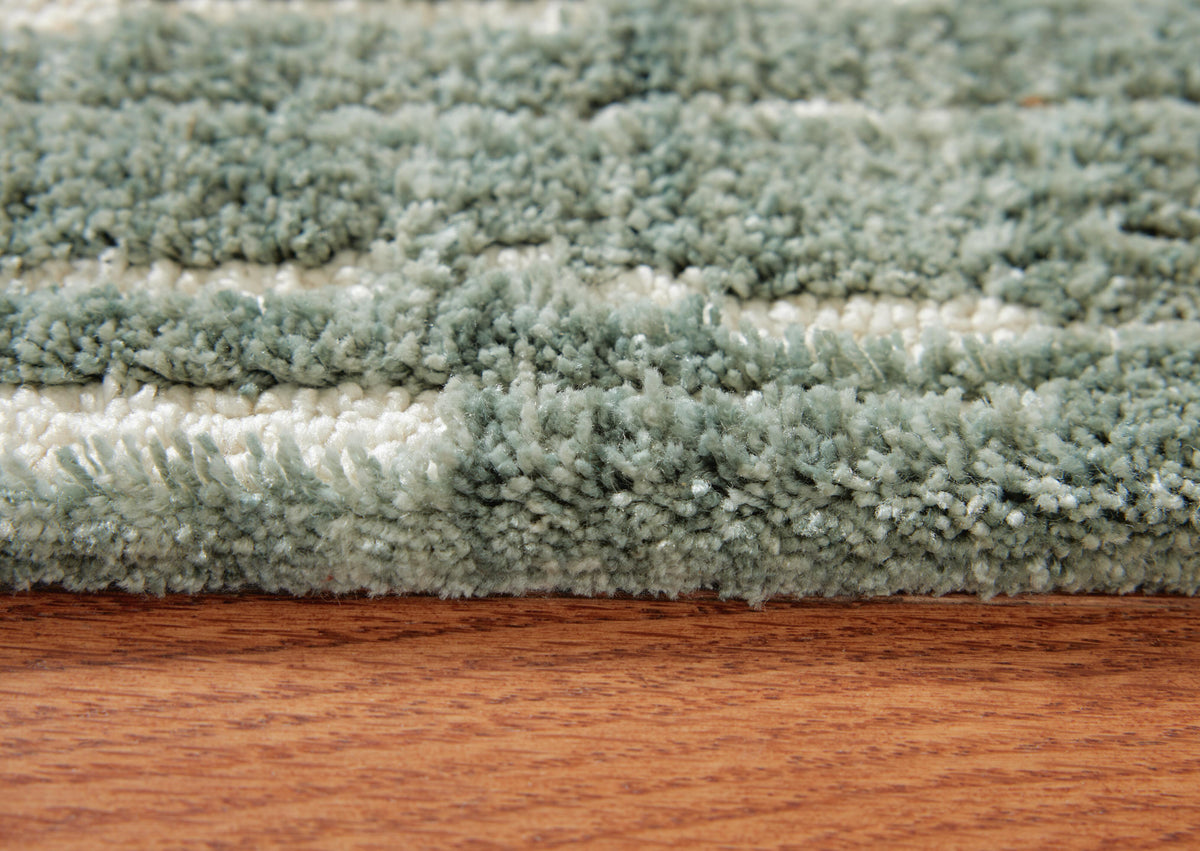 Cayworth 5' x 7' Rug in Teal/White, detail view