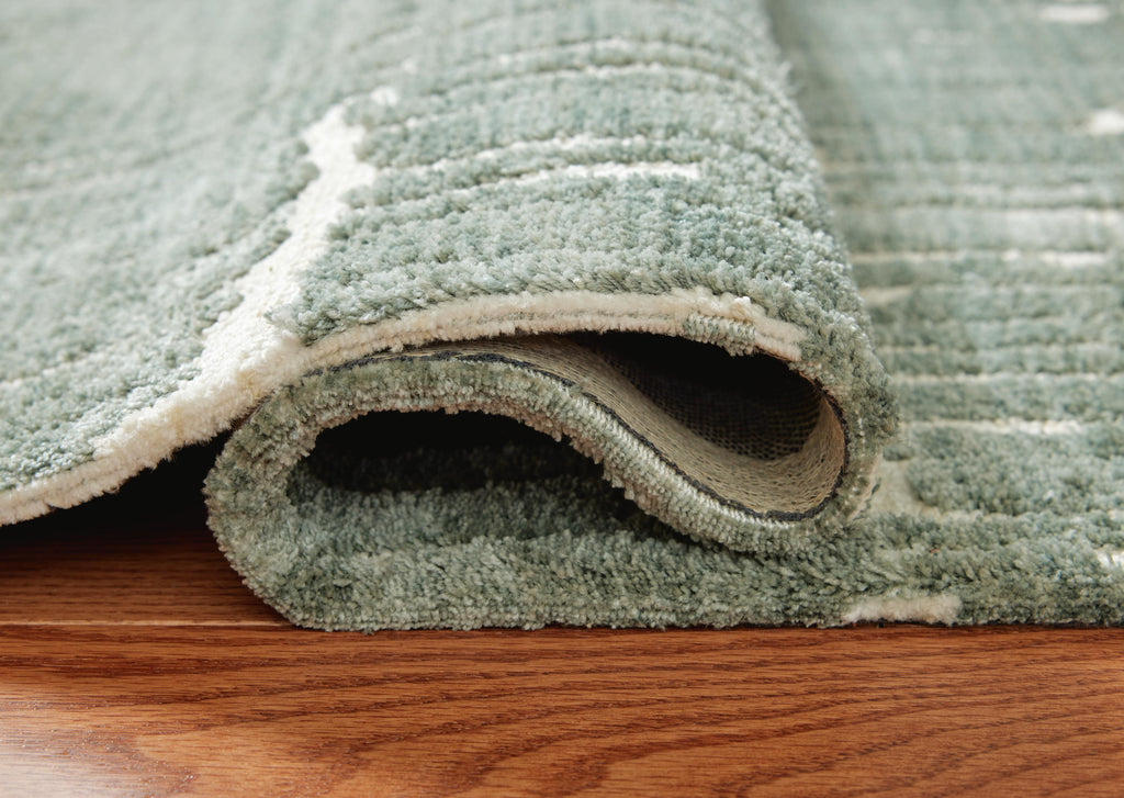 Cayworth 5' x 7' Rug in Teal/White, detail view