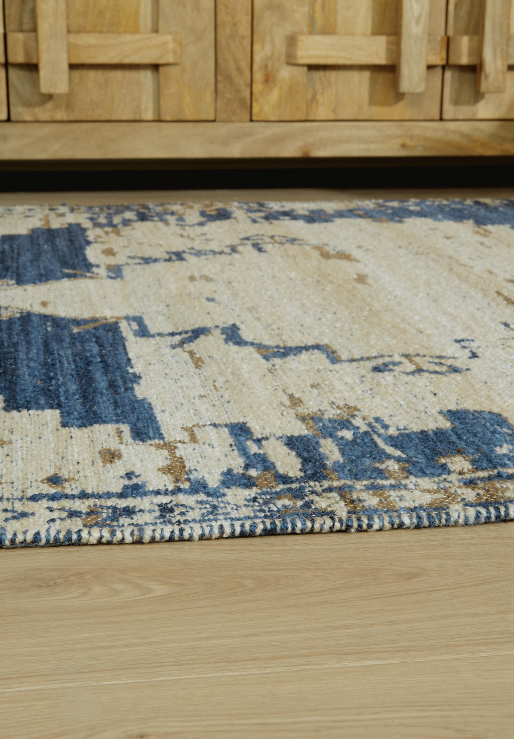 Varnler 5' x 7' Rug in Blue/Brown/Tan, detail view