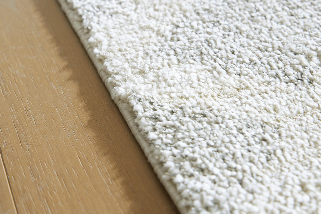 Unawick Medium Rug in Gray/Ivory, detail view