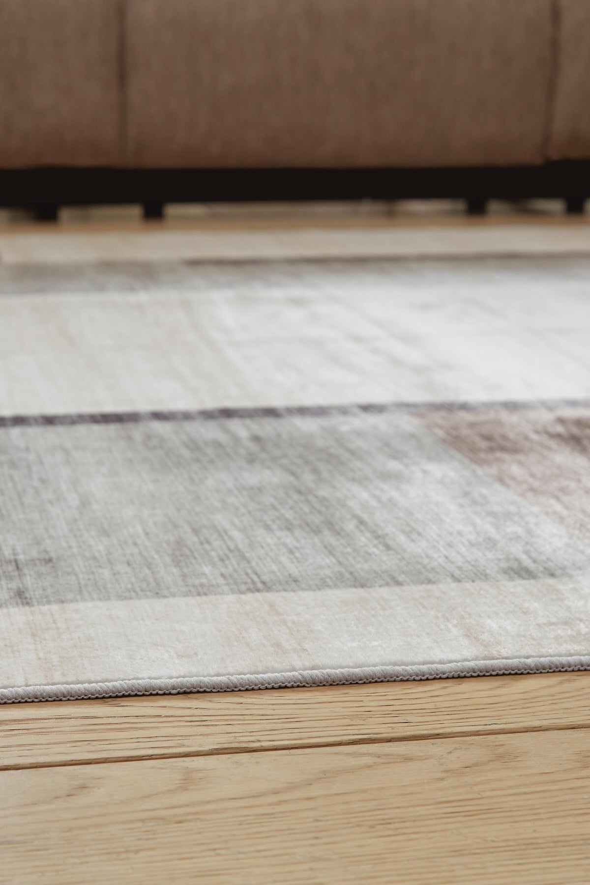 Larkport Washable 5' x 7' Area Rug in Cream/Brown/Gray, detail view