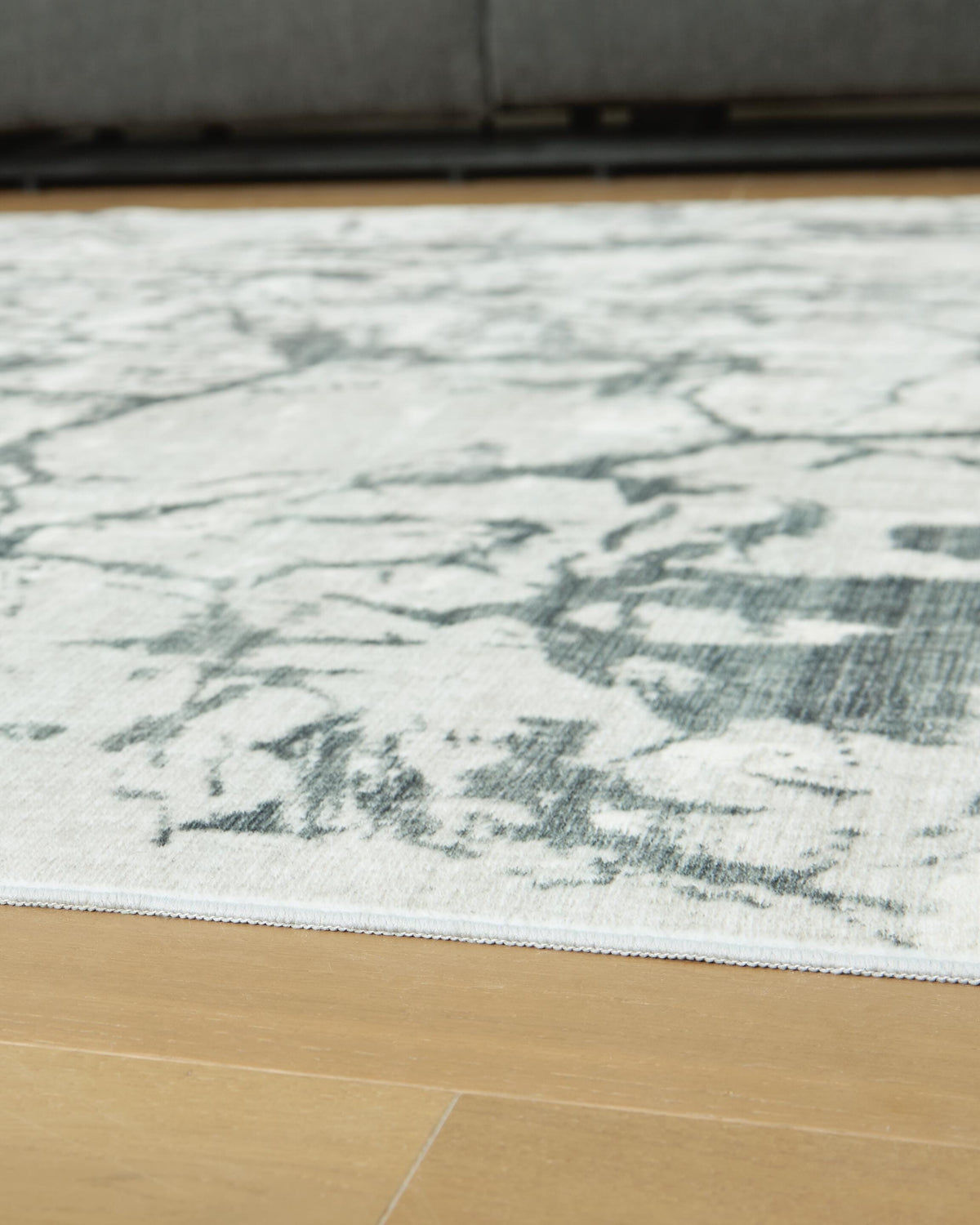 Tobinbury Washable 5' x 7' Area Rug in Gray, detail view