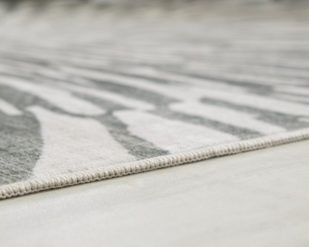 Verland Washable 5' x 7' Area Rug in Gray/White, detail view