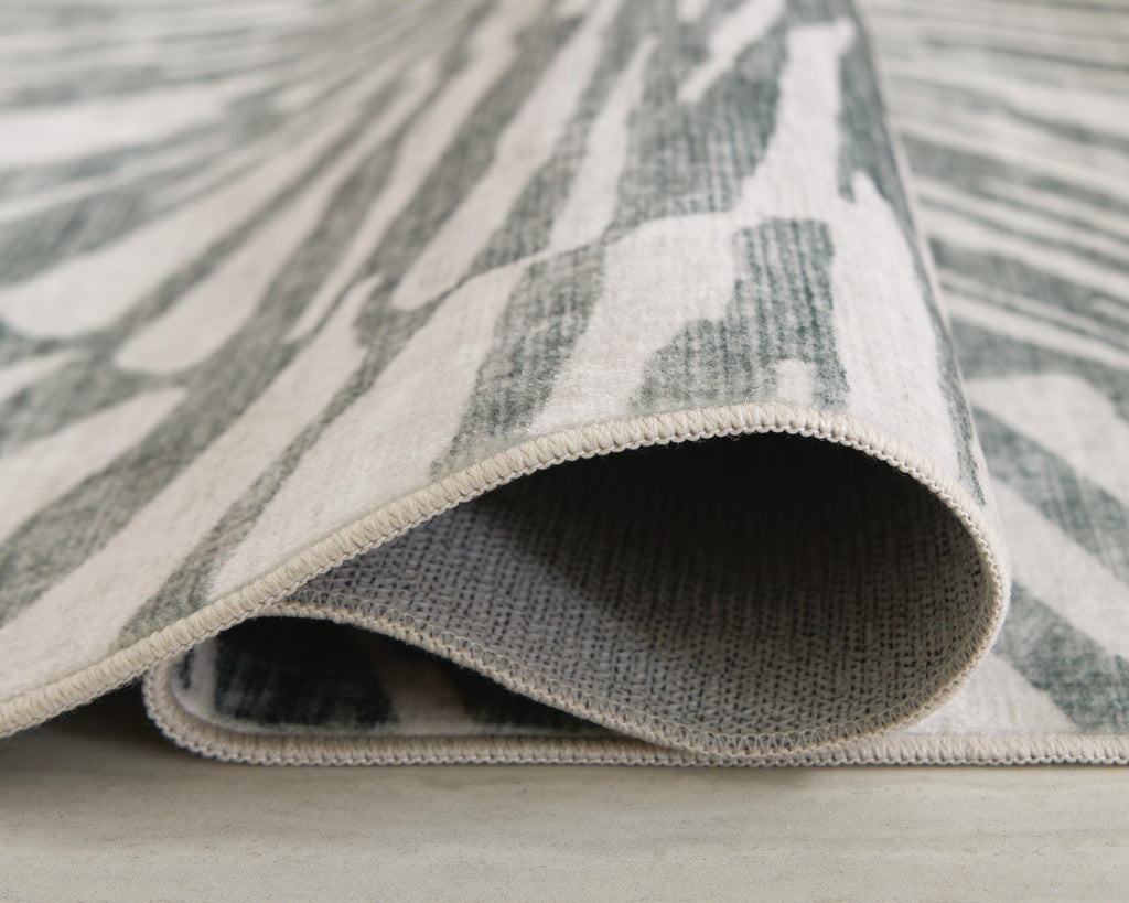 Verland Washable 5' x 7' Area Rug in Gray/White, detail view