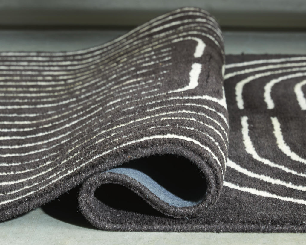 Eldonmore 5' x 7' Area Rug in Black/Ivory, detail view