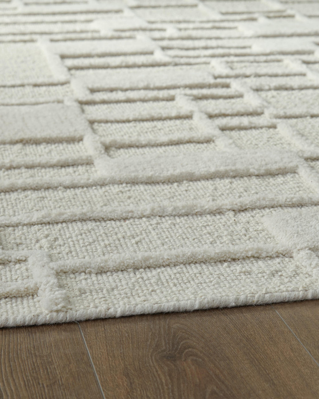 Empriss 5' x 7' Area Rug in Ivory, detail view