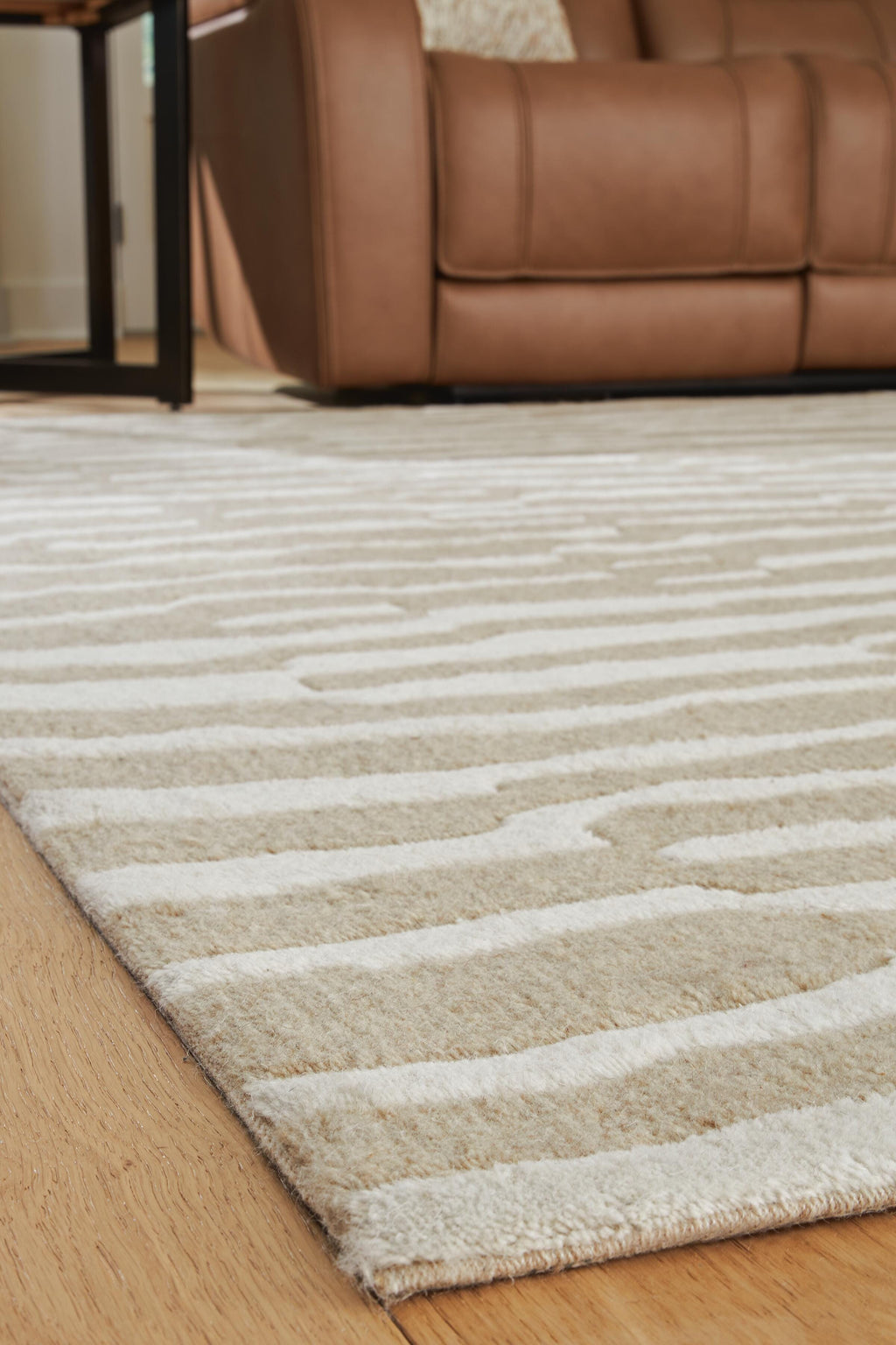 Corrbell 5' x 7' Area Rug in Beige/White, detail view