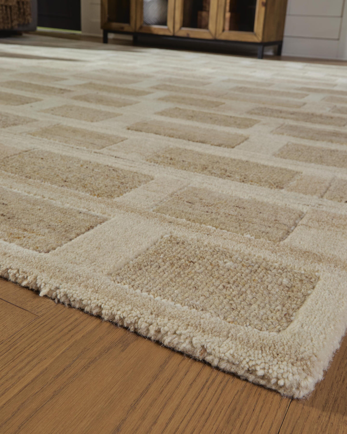 Lisgrove 5' x 7' Area Rug in Tan/Brown/White, detail view