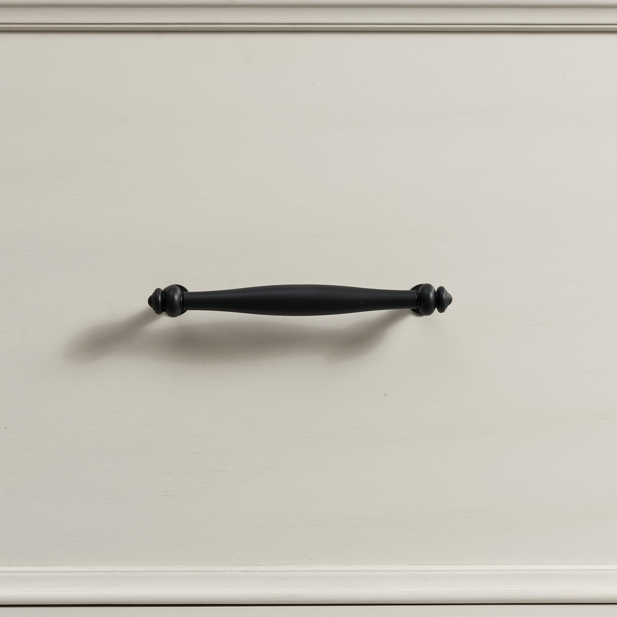 Slater Chest In Antique White