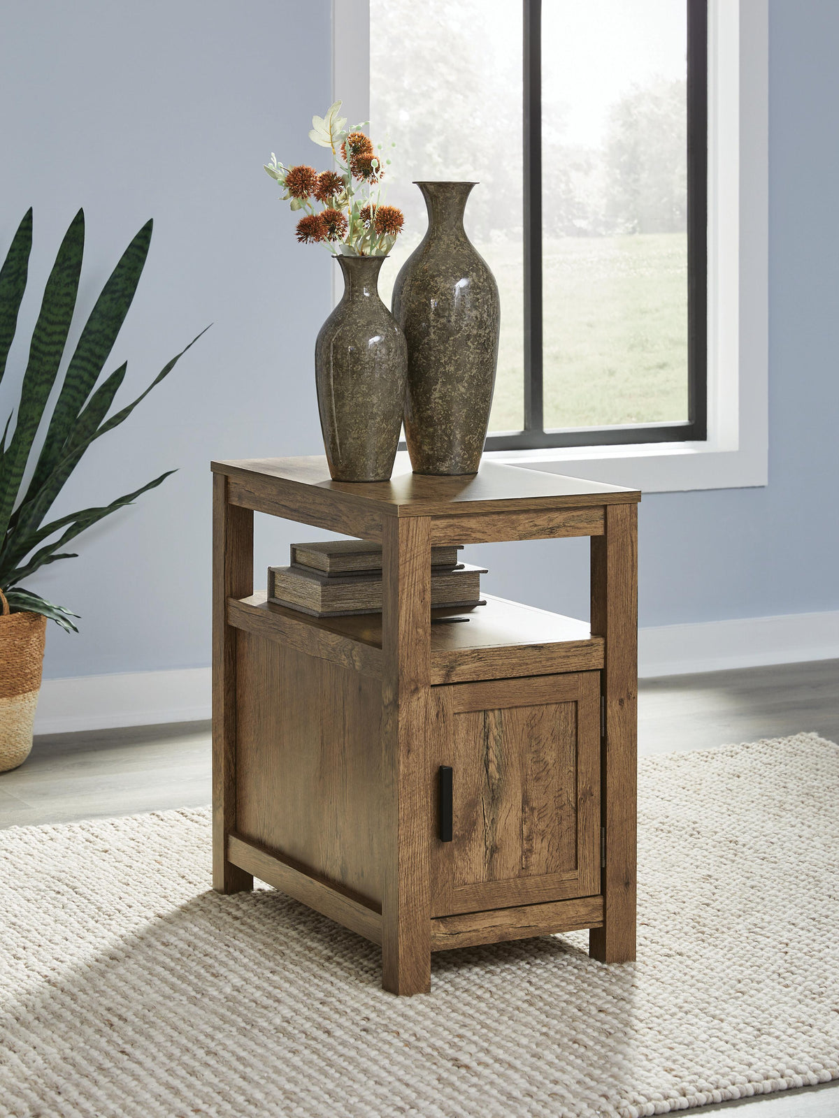 Fendenmore Chairside End Table in Brown, closed view