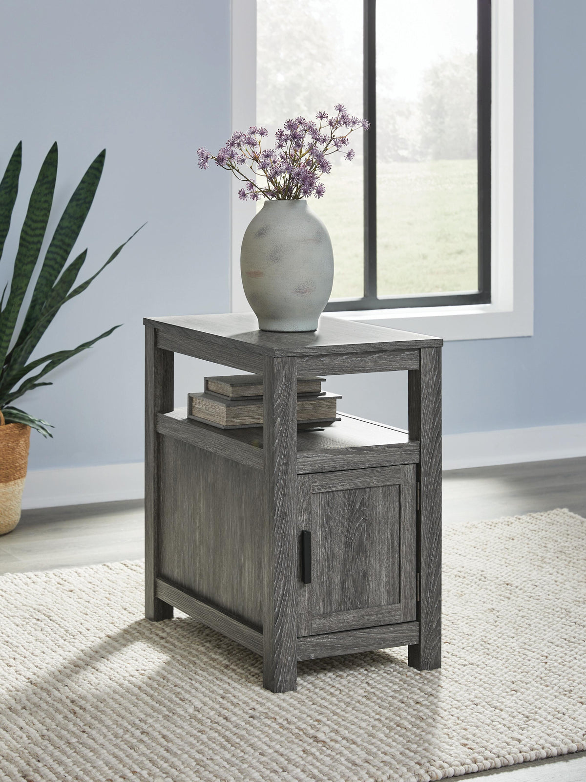 Fendenmore Chairside End Table in Brown/Gray, closed view