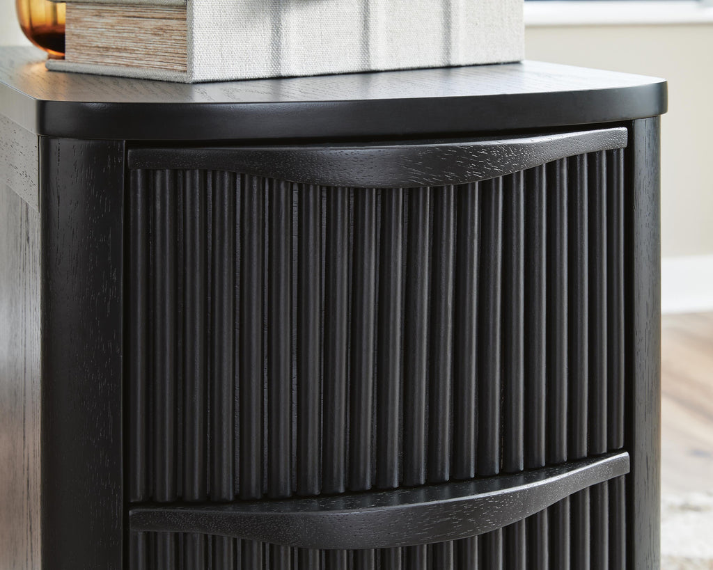 Camdill Chairside End Table in Black, detail view