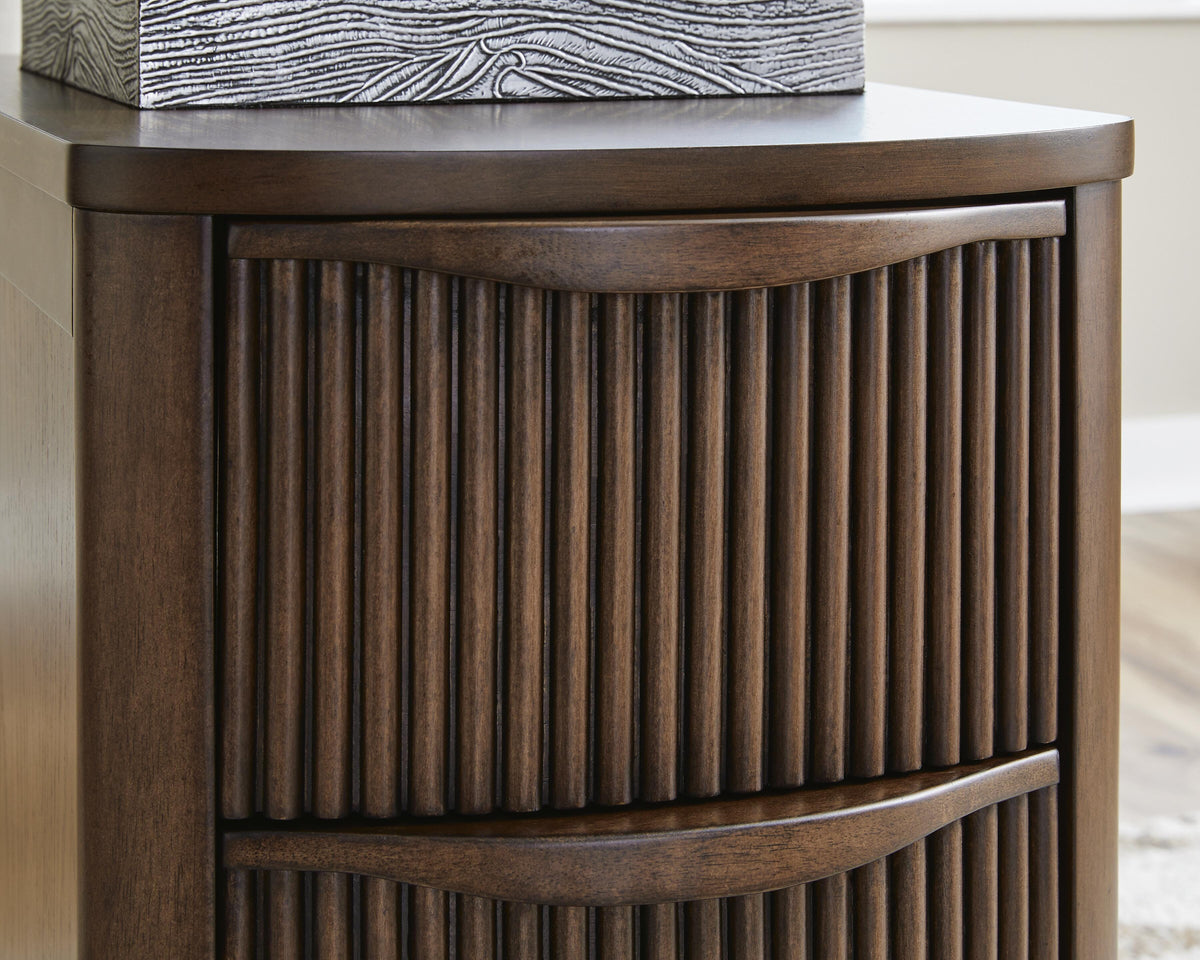 Camdill Chairside End Table in Dark Brown, detail view