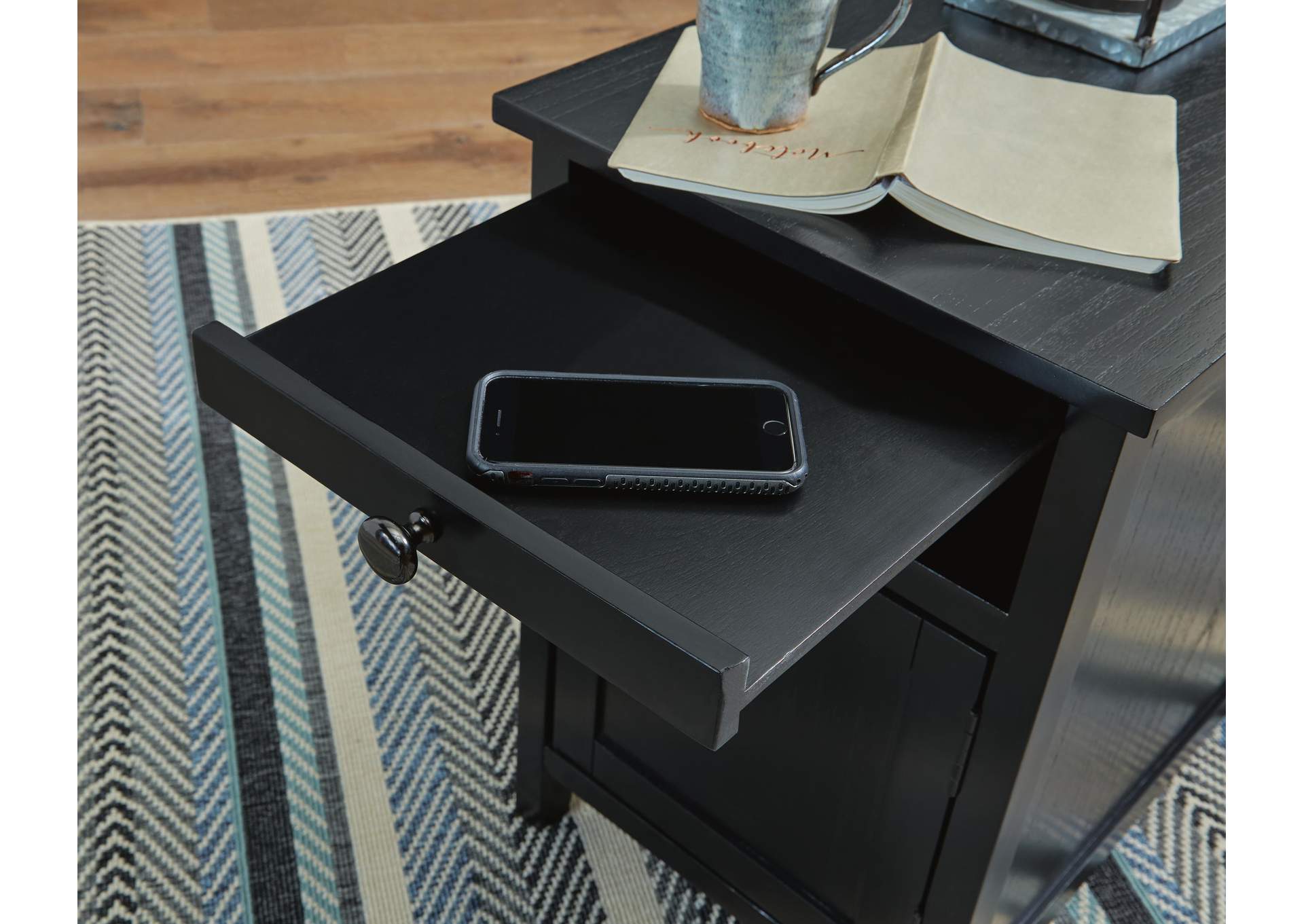 Treytown Chairside End Table detail
