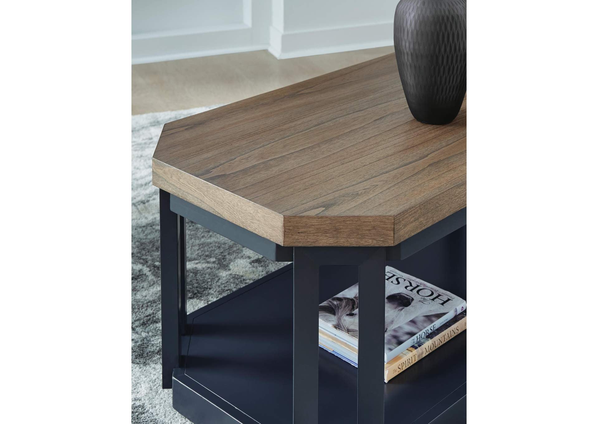 Landocken Table (Set of 3) detail
