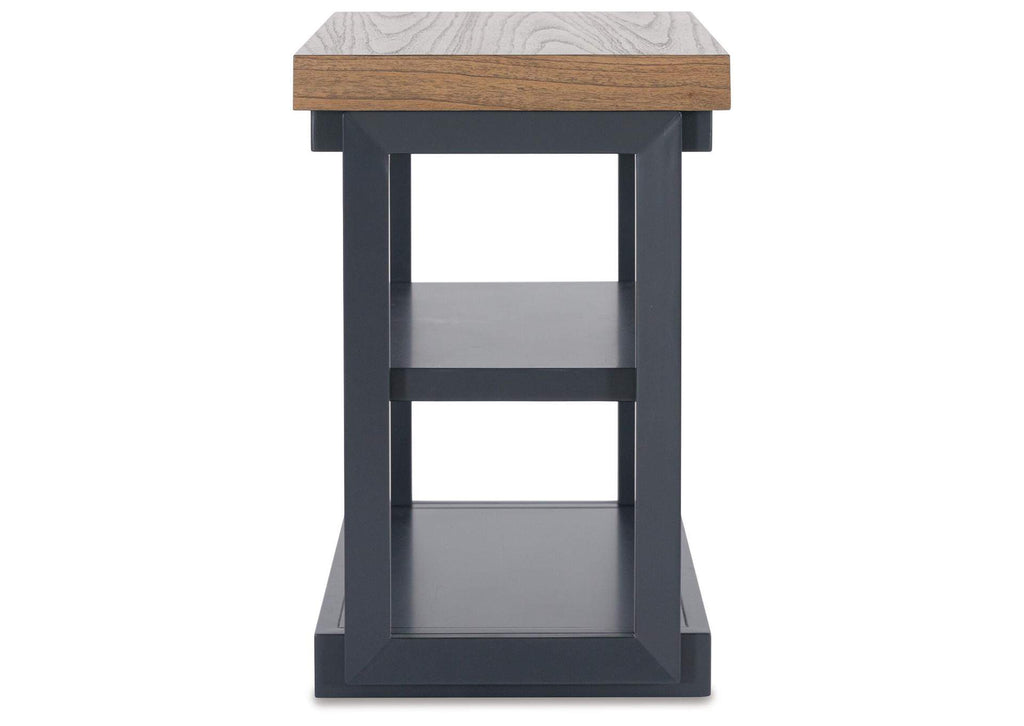 Landocken Table (Set of 3) front view