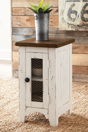 Wystfield Chairside End Table in White/Brown