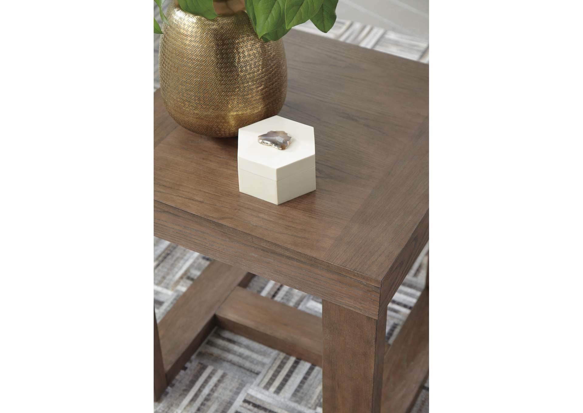 Cariton Coffee Table with 1 End Table detail