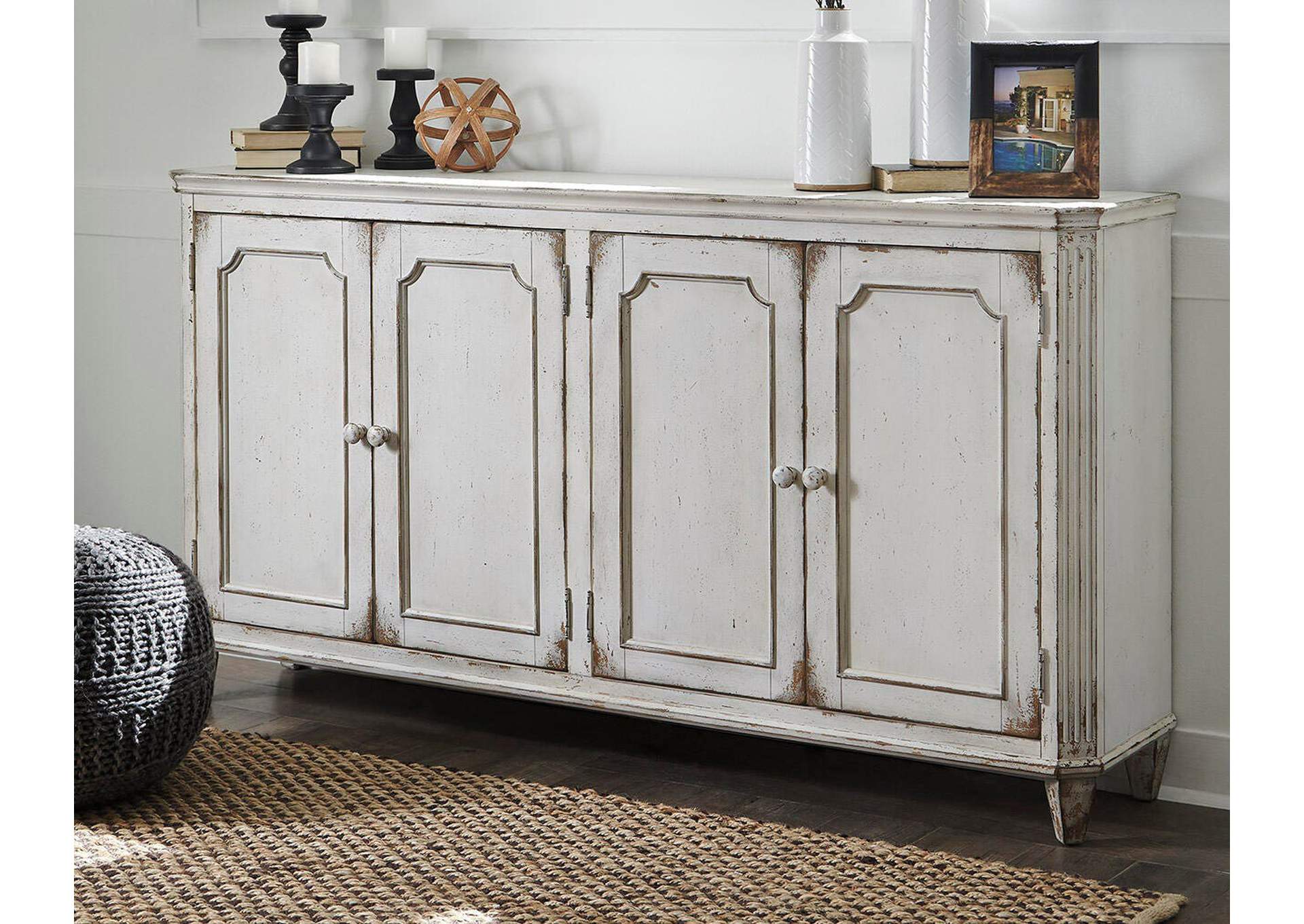 Mirimyn Accent Cabinet room view