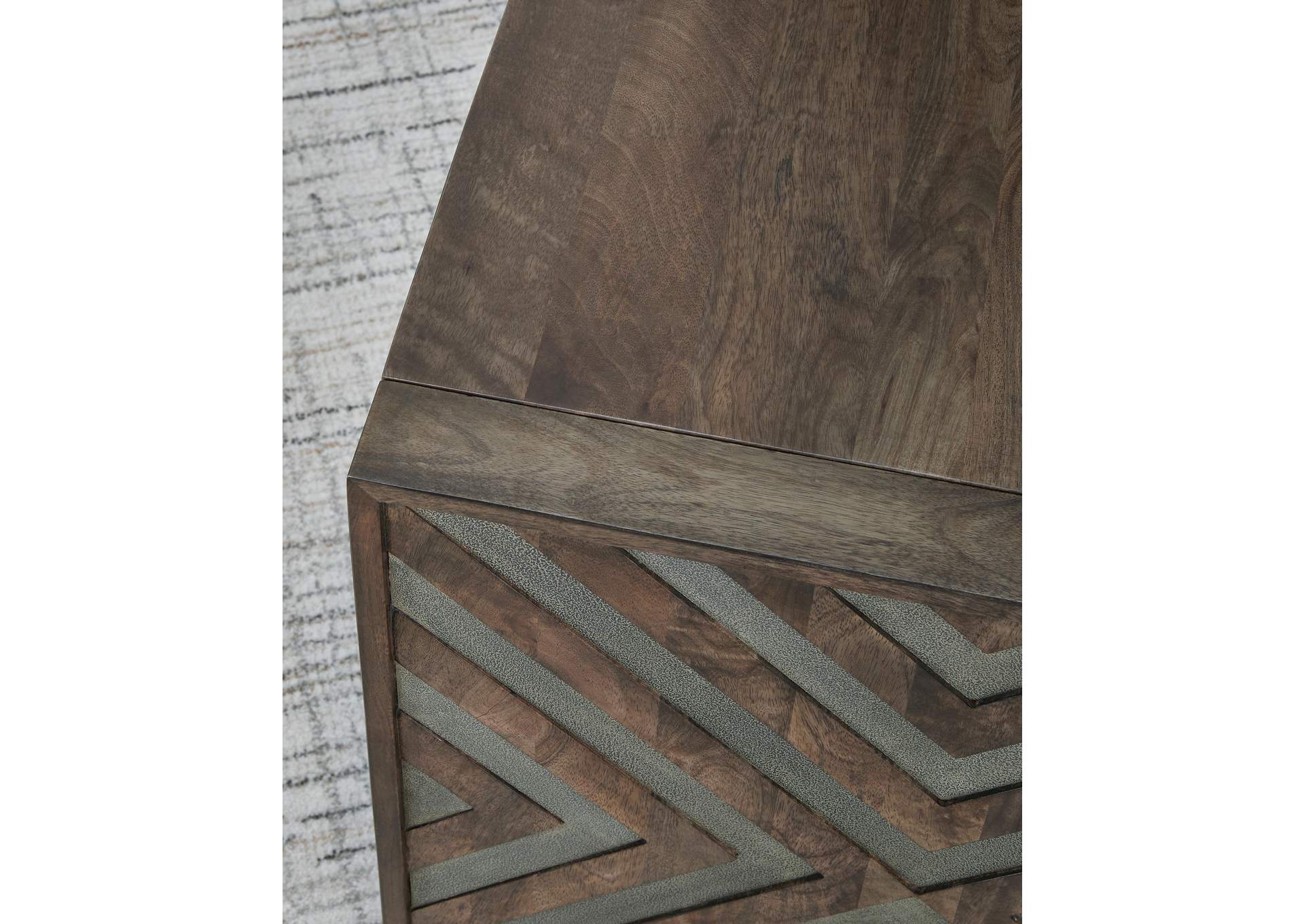 Dreggan Coffee Table with 2 End Tables detail