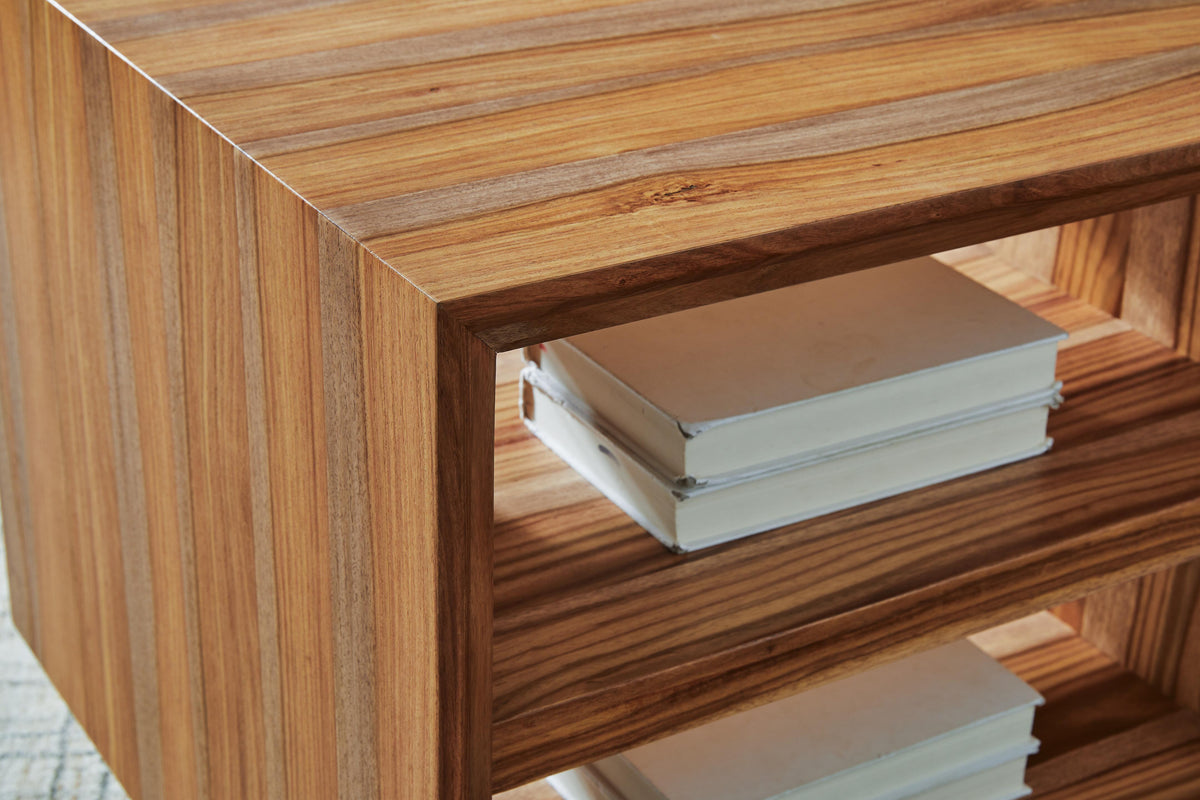 Dressonni End Table in Brown, detail view