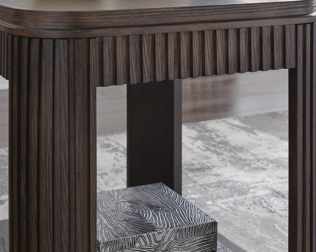 Carlibrie End Table in Warm Brown, detail view