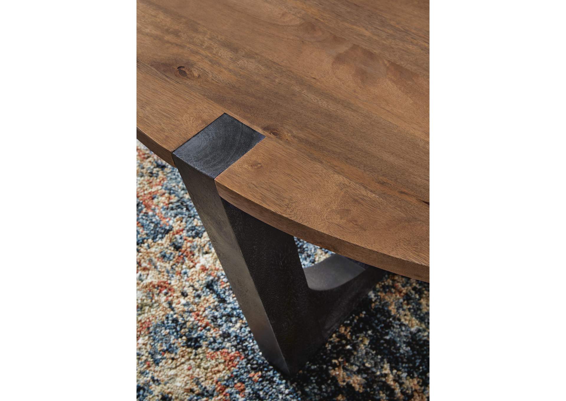 Hanneforth Coffee Table with 2 End Tables detail
