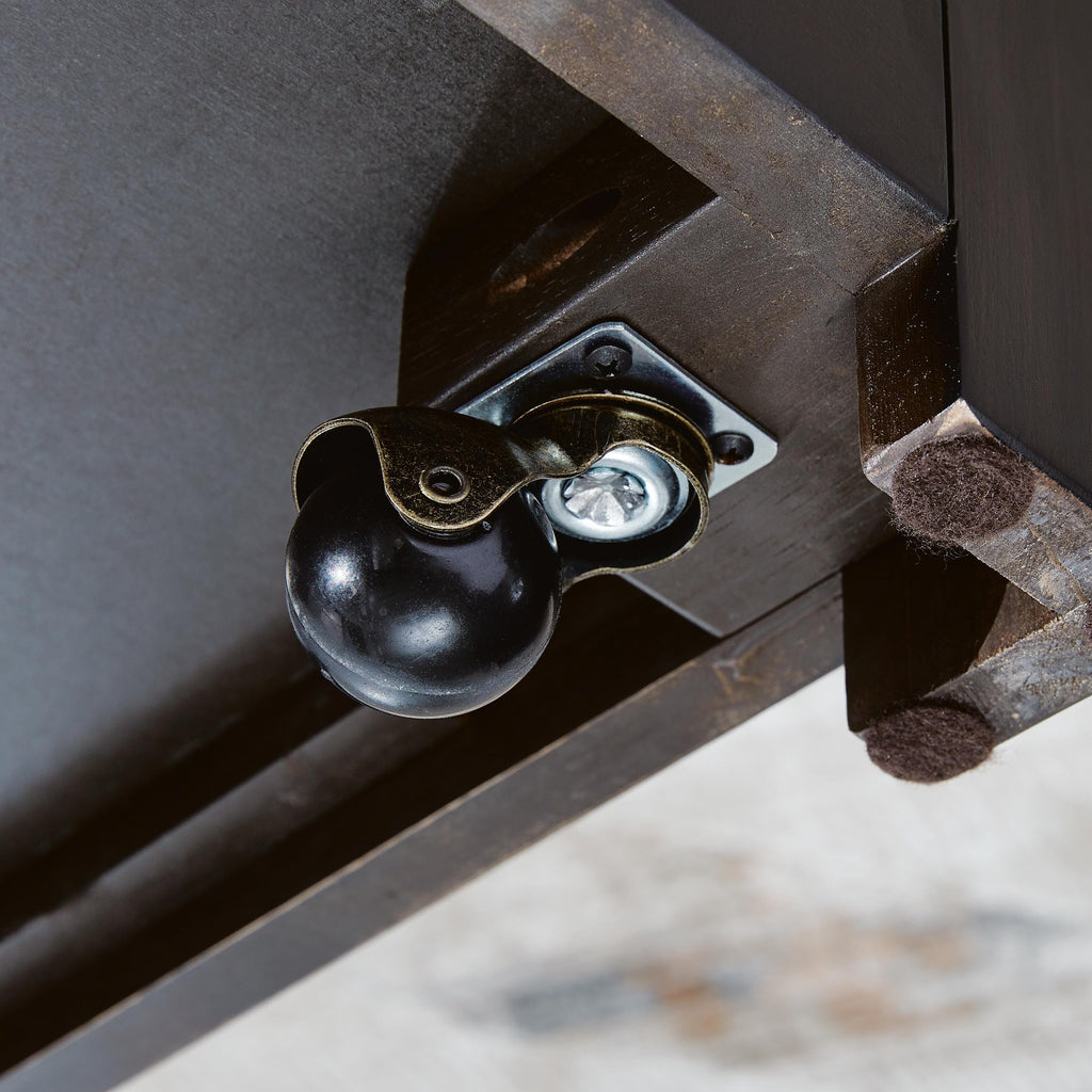 Drazmine Lift-Top Coffee Table in Brown, detail view