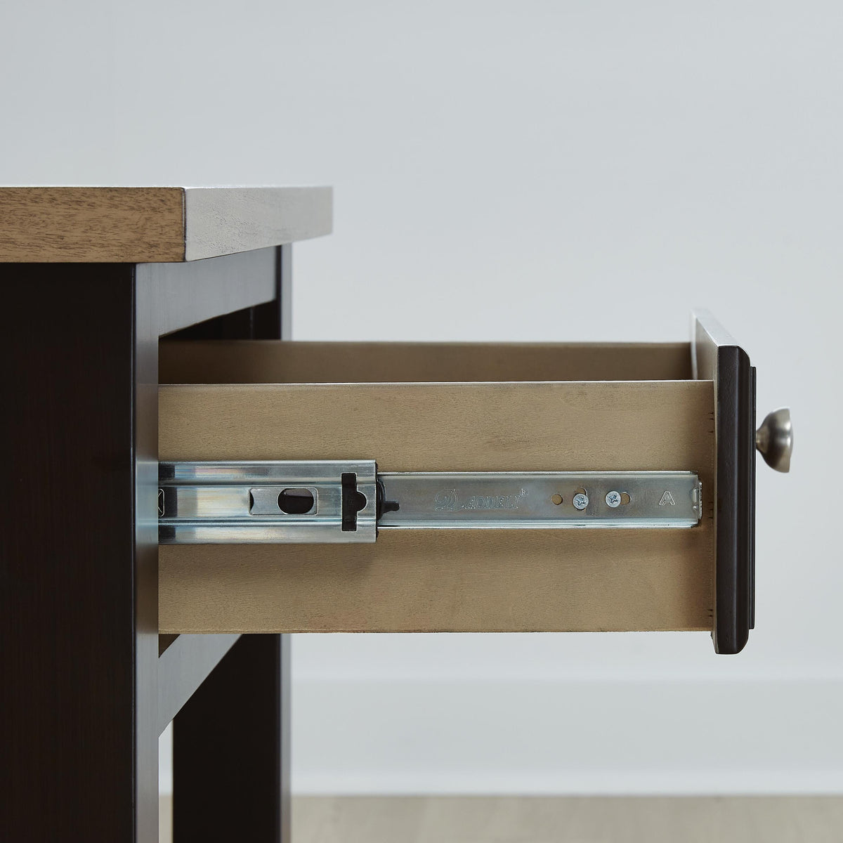 Drazmine End Table in Brown, detail view