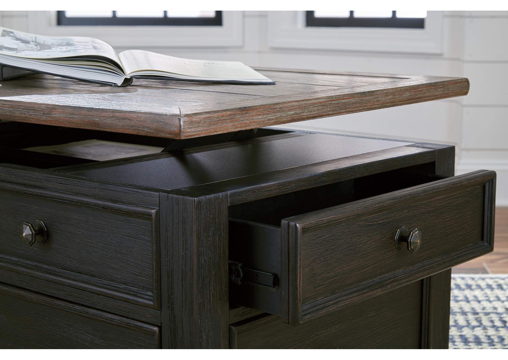 Tyler Creek Coffee Table with 2 End Tables detail