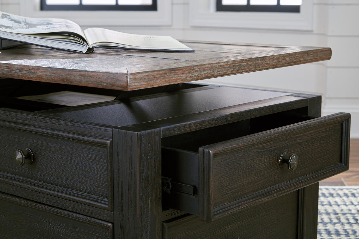 Tyler Creek Coffee Table with Lift Top in Grayish Brown/Black, detail view