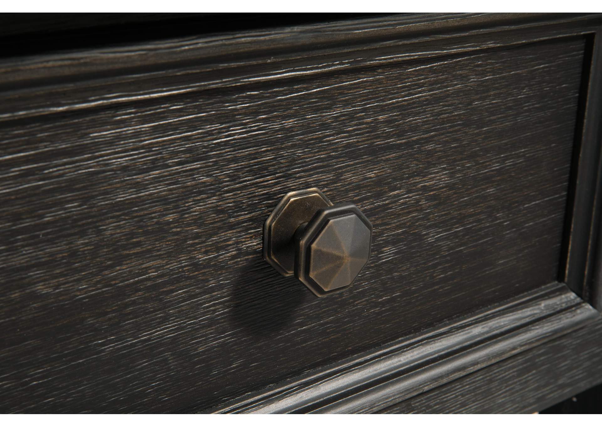 Tyler Creek Coffee Table with 2 End Tables detail