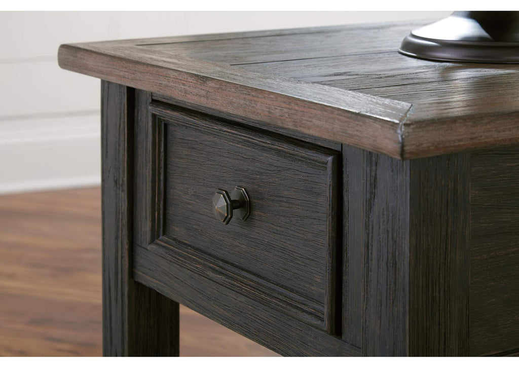 Tyler Creek Coffee Table with 2 End Tables detail