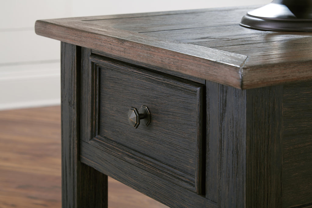 Tyler Creek End Table in Grayish Brown/Black, detail view