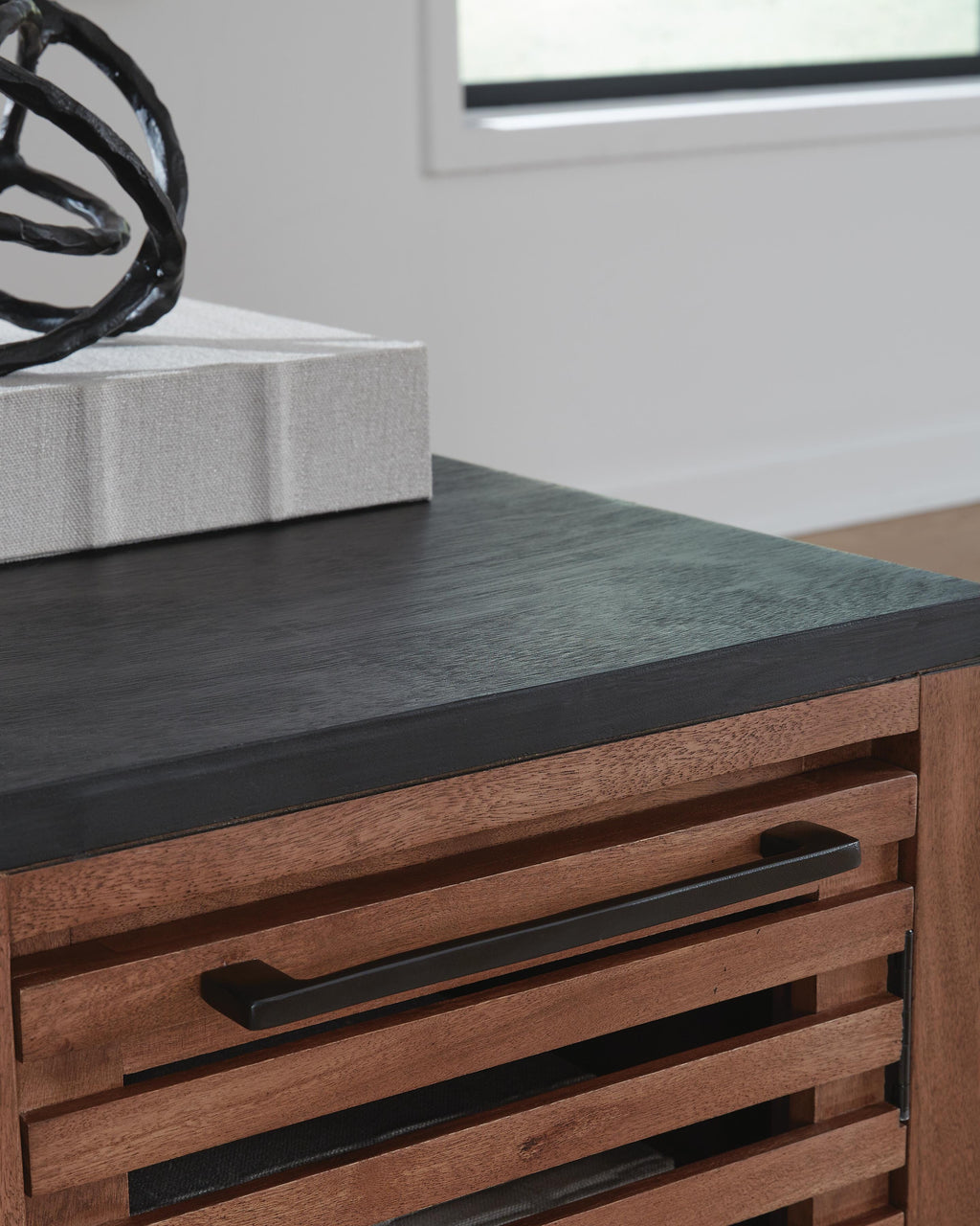 Kallari Chairside End Table in Warm Brown/Black, detail view