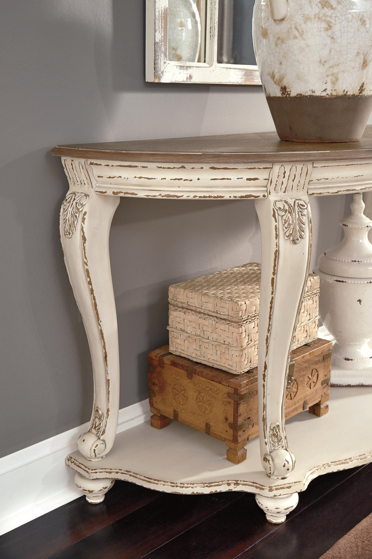 Realyn Sofa Table in White/Brown, detail view